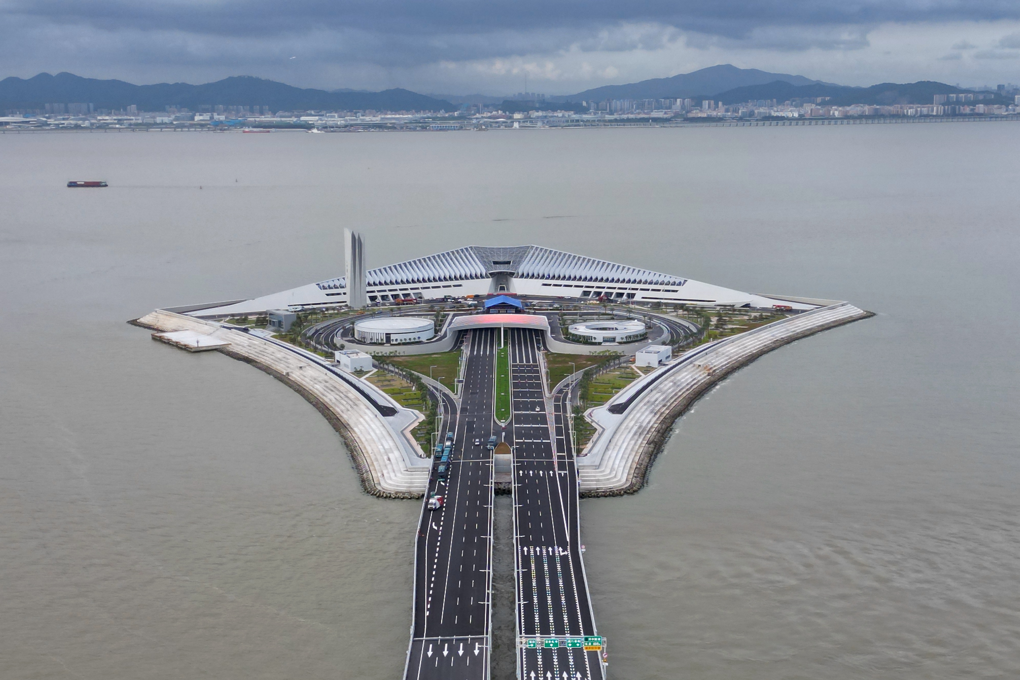 Le canal Shenzhen-Zhongshan relie les deux rives du détroit 